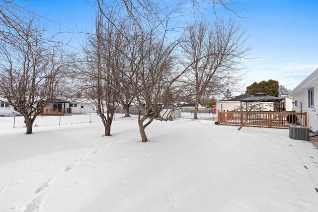 855 GREENFIELD TRAIL, Oshkosh, WI 54904