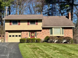 13 Arnold Drive, Clifton Park, NY 12065