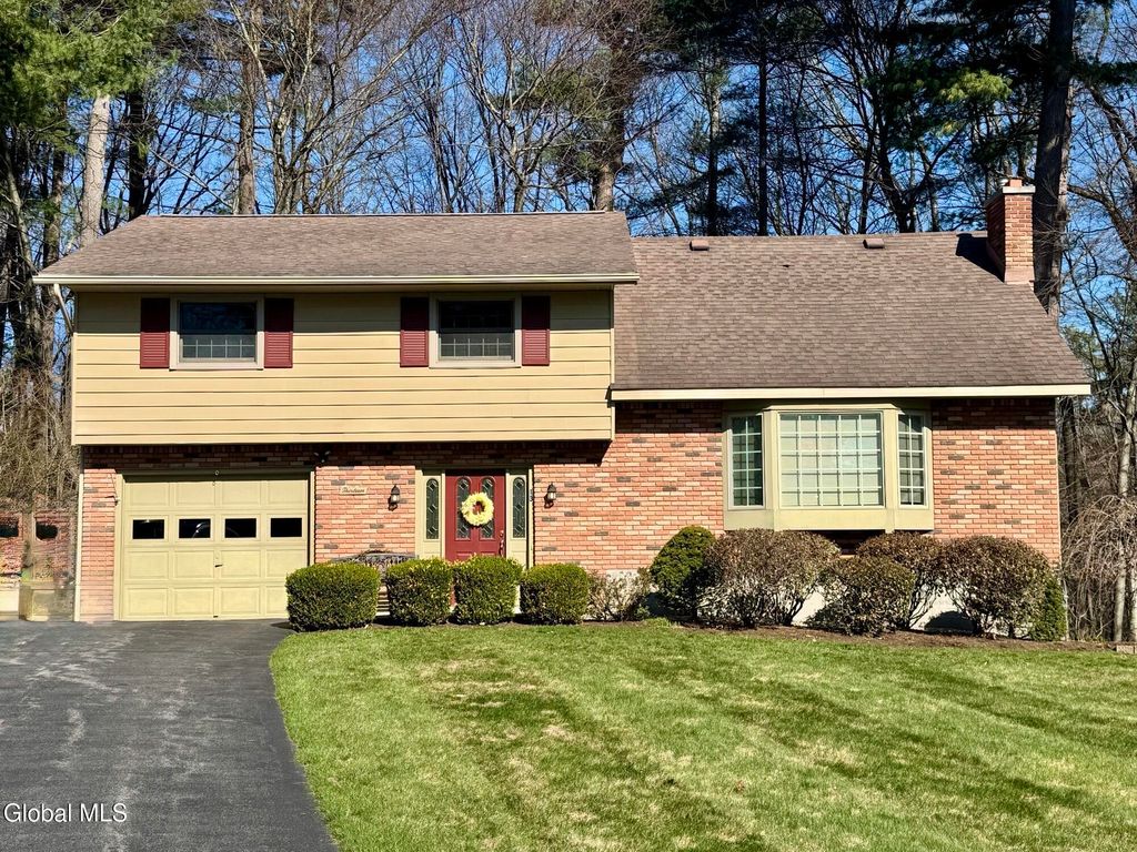 13 Arnold Drive, Clifton Park, NY 12065
