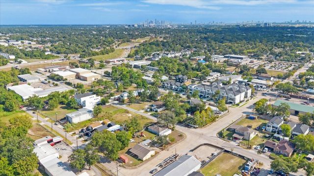 4836 Creekmont Drive, Houston, TX 77091