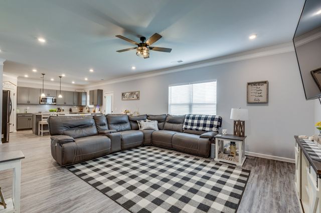 228 Stonewall Dr, Columbia, TN 38401