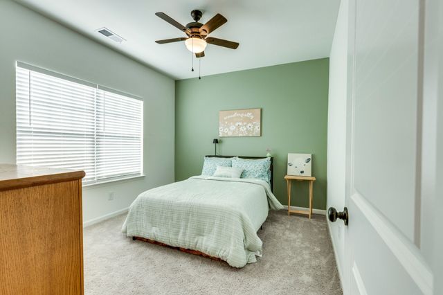 228 Stonewall Dr, Columbia, TN 38401