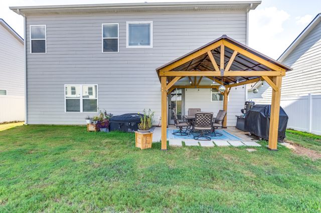 228 Stonewall Dr, Columbia, TN 38401