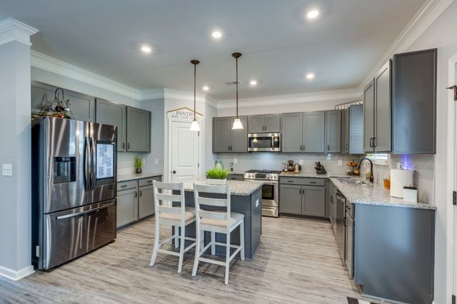 228 Stonewall Dr, Columbia, TN 38401