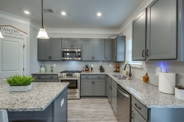 228 Stonewall Dr, Columbia, TN 38401