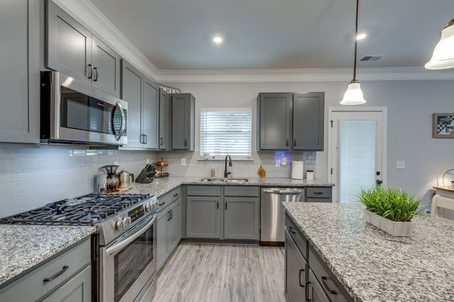 228 Stonewall Dr, Columbia, TN 38401