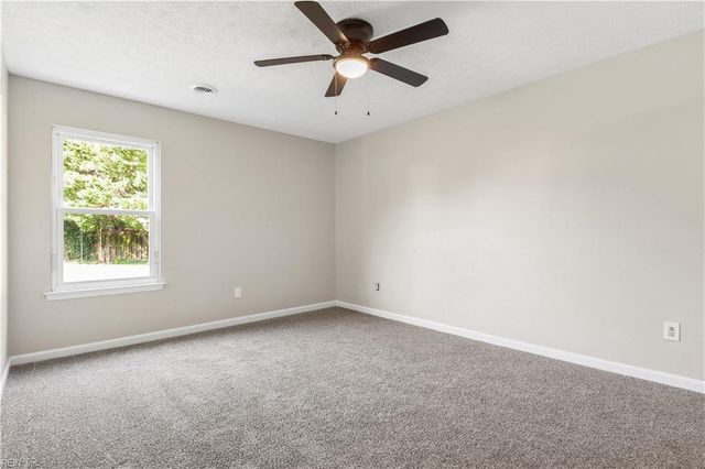 2 Hiram Crockett CT, Hampton, VA 23669