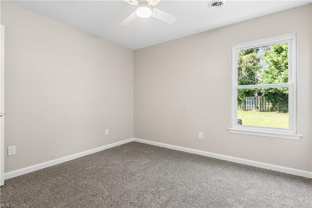 2 Hiram Crockett CT, Hampton, VA 23669
