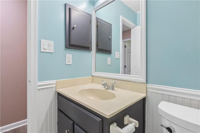 2 Hiram Crockett CT, Hampton, VA 23669