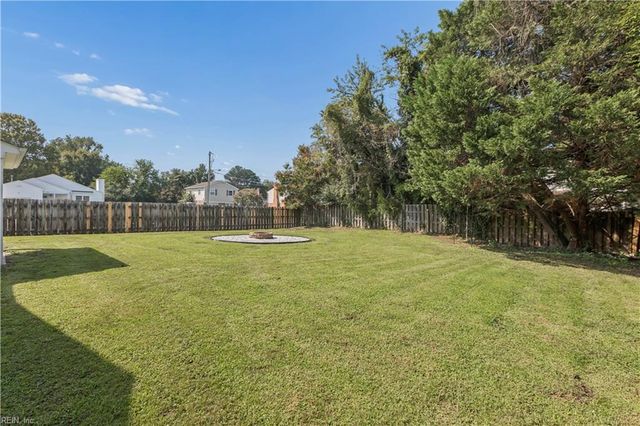 2 Hiram Crockett CT, Hampton, VA 23669