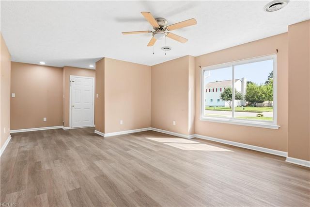 2 Hiram Crockett CT, Hampton, VA 23669
