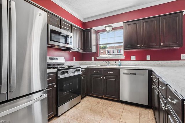 2 Hiram Crockett CT, Hampton, VA 23669