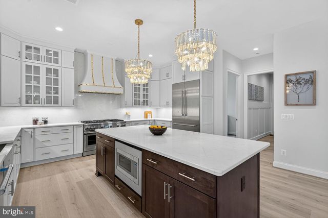 8904 HIGDON DR, Vienna, VA 22182
