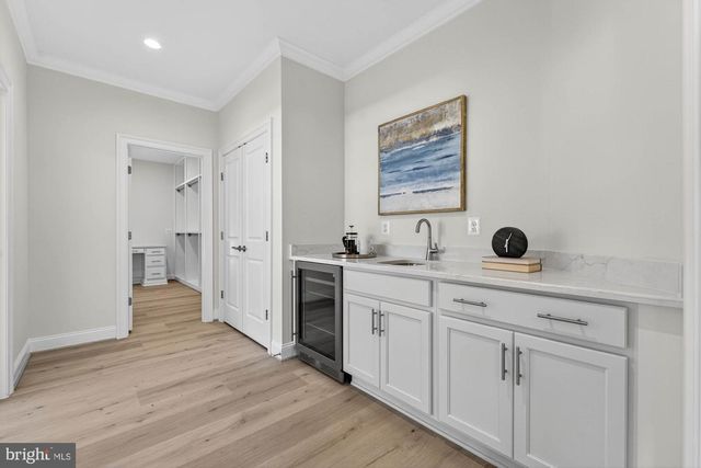 8904 HIGDON DR, Vienna, VA 22182