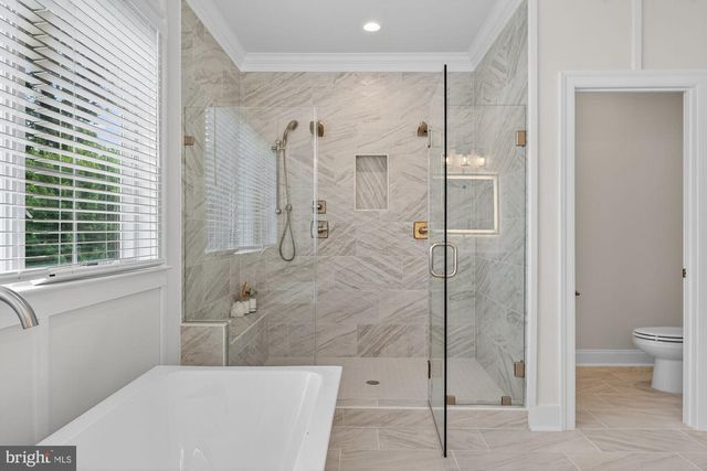 8904 HIGDON DR, Vienna, VA 22182