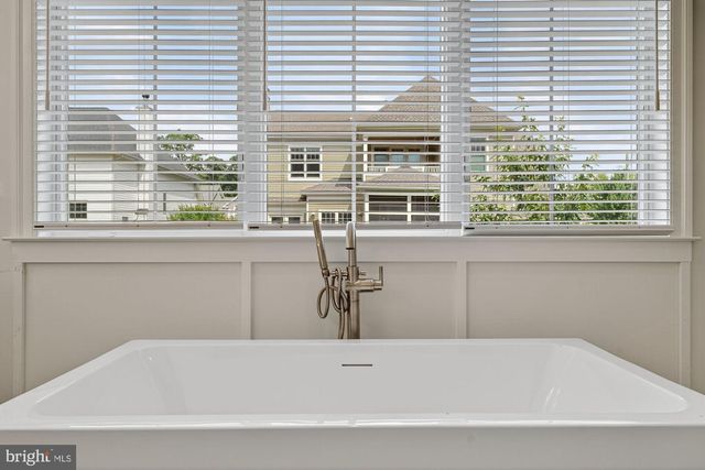 8904 HIGDON DR, Vienna, VA 22182