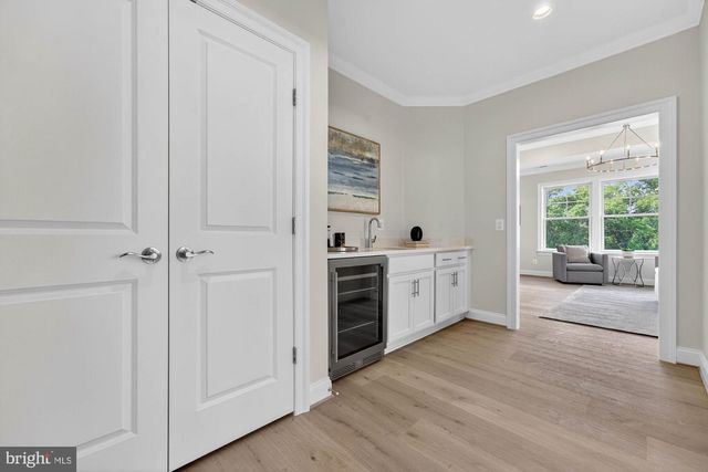 8904 HIGDON DR, Vienna, VA 22182