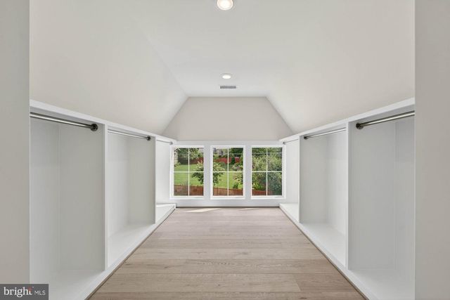 8904 HIGDON DR, Vienna, VA 22182
