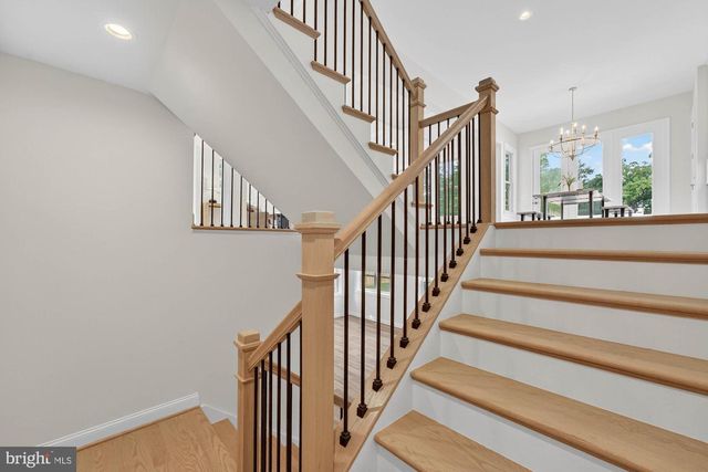 8904 HIGDON DR, Vienna, VA 22182