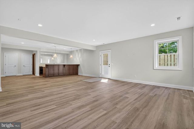 8904 HIGDON DR, Vienna, VA 22182