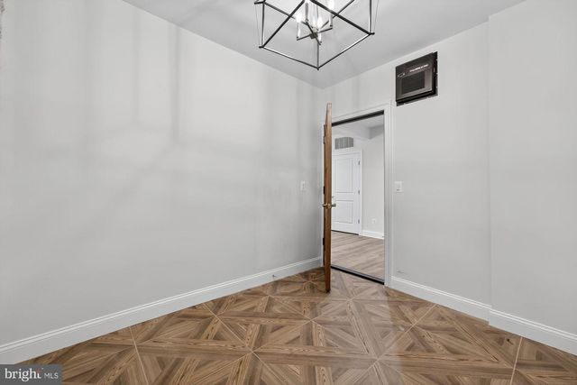8904 HIGDON DR, Vienna, VA 22182