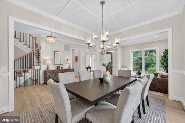 8904 HIGDON DR, Vienna, VA 22182