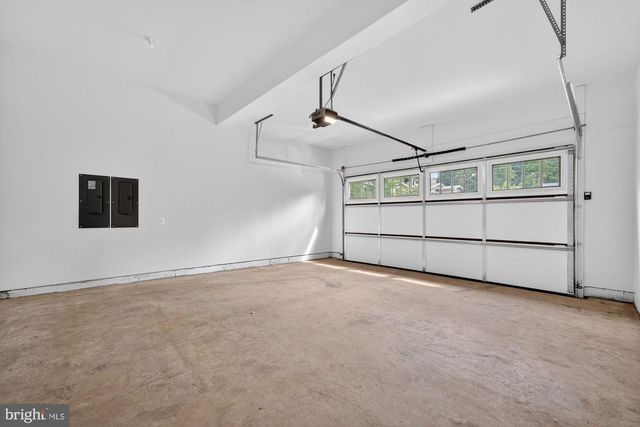 8904 HIGDON DR, Vienna, VA 22182