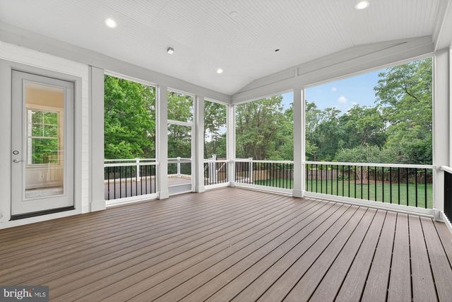 8904 HIGDON DR, Vienna, VA 22182