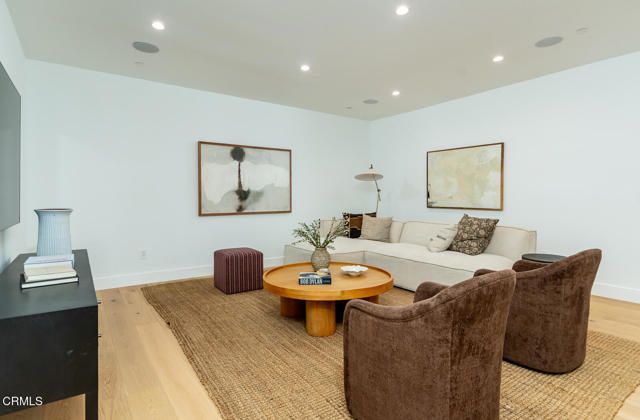 2950 Oak Glen Road, Glendale, CA 91208