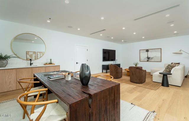 2950 Oak Glen Road, Glendale, CA 91208