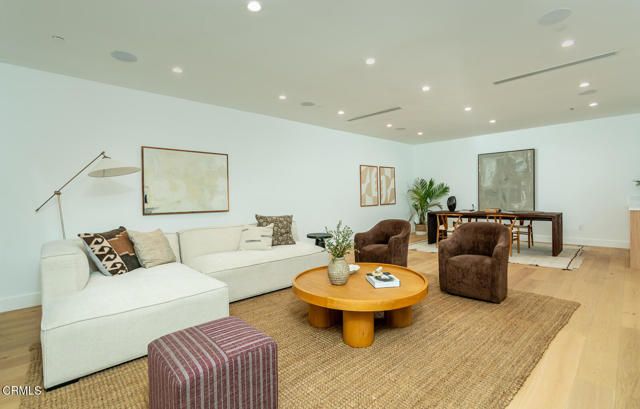 2950 Oak Glen Road, Glendale, CA 91208