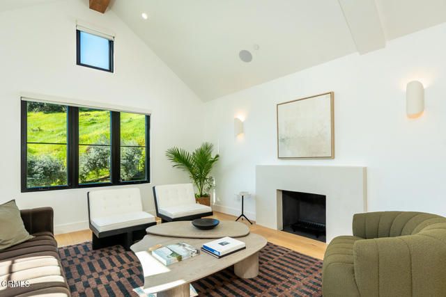 2950 Oak Glen Road, Glendale, CA 91208