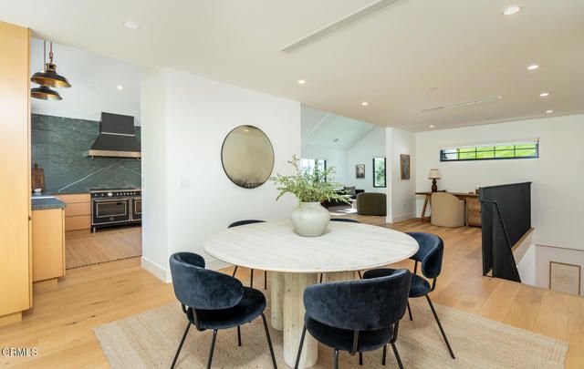 2950 Oak Glen Road, Glendale, CA 91208