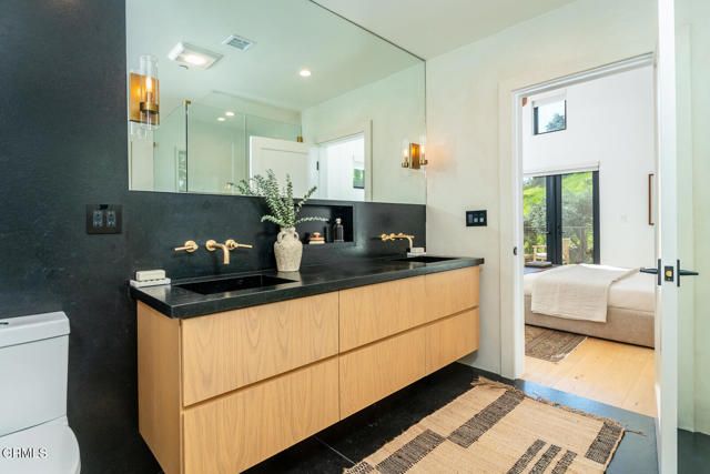 2950 Oak Glen Road, Glendale, CA 91208