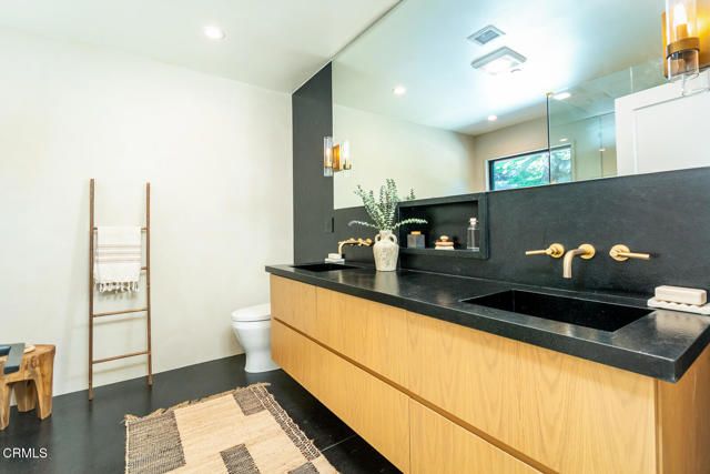 2950 Oak Glen Road, Glendale, CA 91208