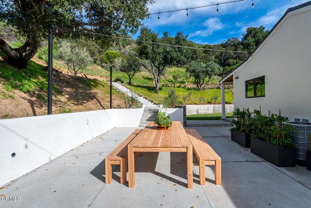 2950 Oak Glen Road, Glendale, CA 91208