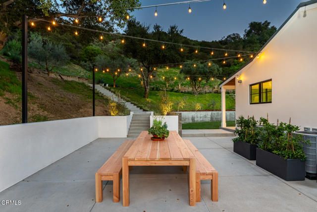 2950 Oak Glen Road, Glendale, CA 91208