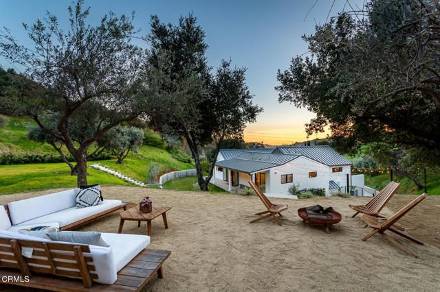 2950 Oak Glen Road, Glendale, CA 91208