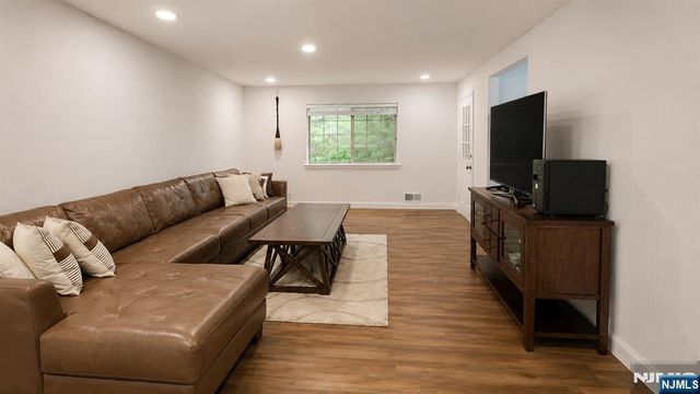 3112 Stowe Lane, Mahwah, NJ 07430
