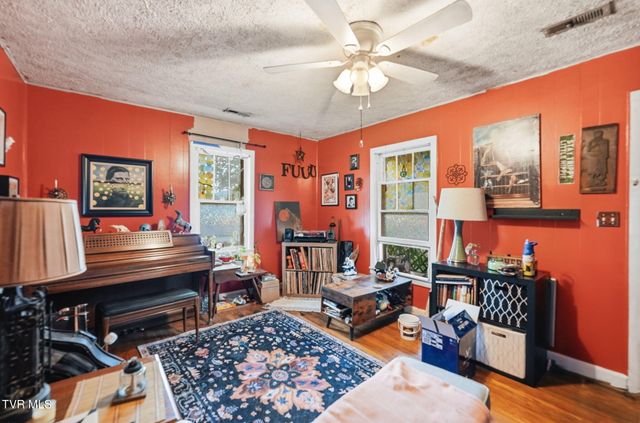 1218 Indian Ridge Road, Johnson City, TN 37604