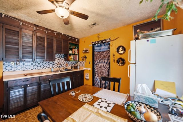 1218 Indian Ridge Road, Johnson City, TN 37604