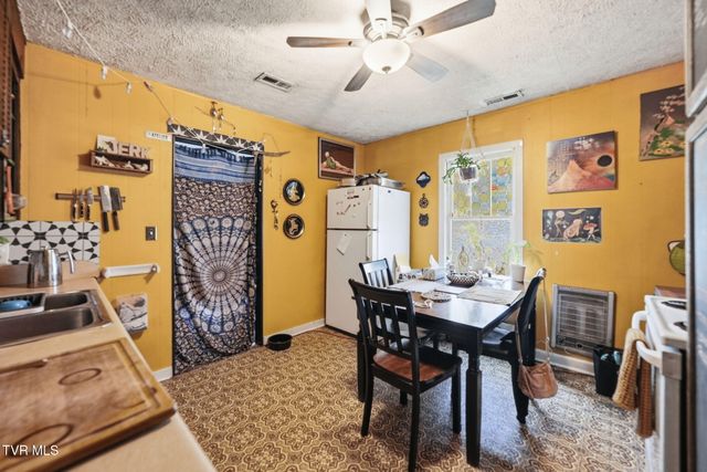 1218 Indian Ridge Road, Johnson City, TN 37604