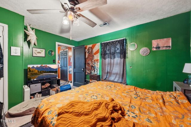 1218 Indian Ridge Road, Johnson City, TN 37604
