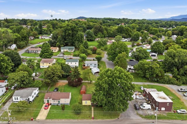 1218 Indian Ridge Road, Johnson City, TN 37604
