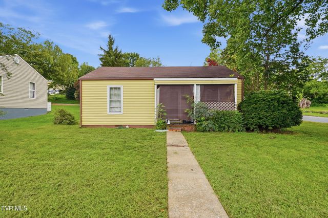 1218 Indian Ridge Road, Johnson City, TN 37604