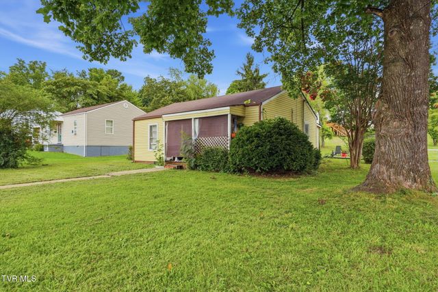 1218 Indian Ridge Road, Johnson City, TN 37604