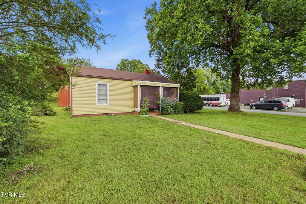 1218 Indian Ridge Road, Johnson City, TN 37604