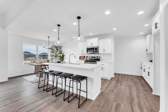 675 W Castor Loop, Nixa, MO 65714