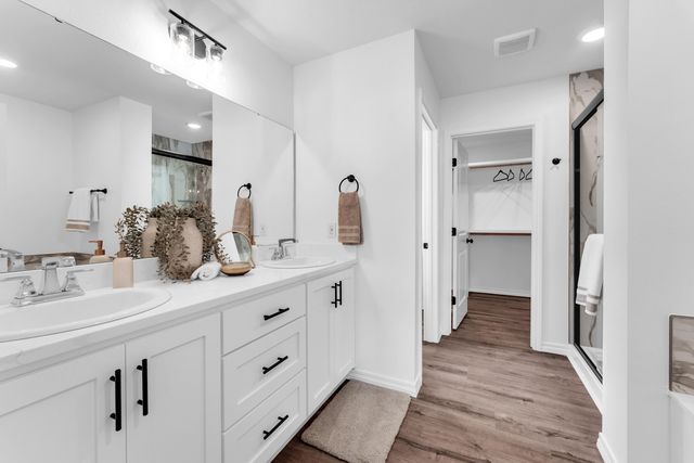 675 W Castor Loop, Nixa, MO 65714