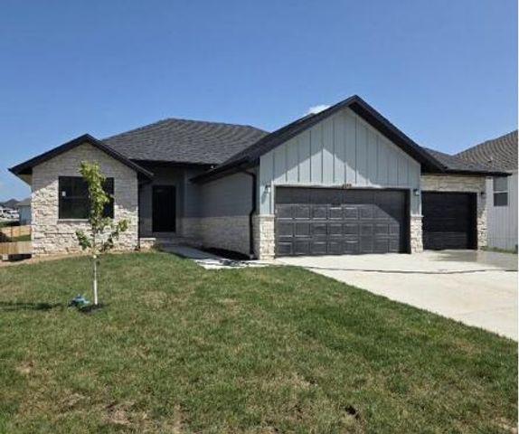 675 W Castor Loop, Nixa, MO 65714